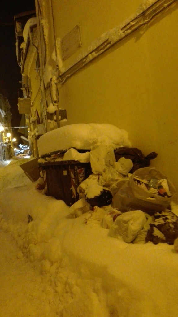 Campobasso, al lavoro per liberare le strade da neve e immondizia