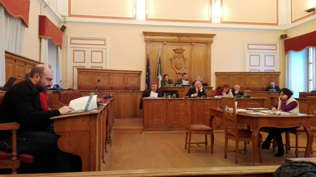 Palazzo San Giorgio, passa il bilancio ma in Aula volano gli stracci