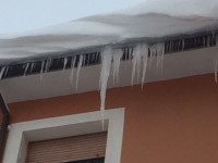 Campobasso, neve giù dal cornicione investe un bimbo di 10 anni
