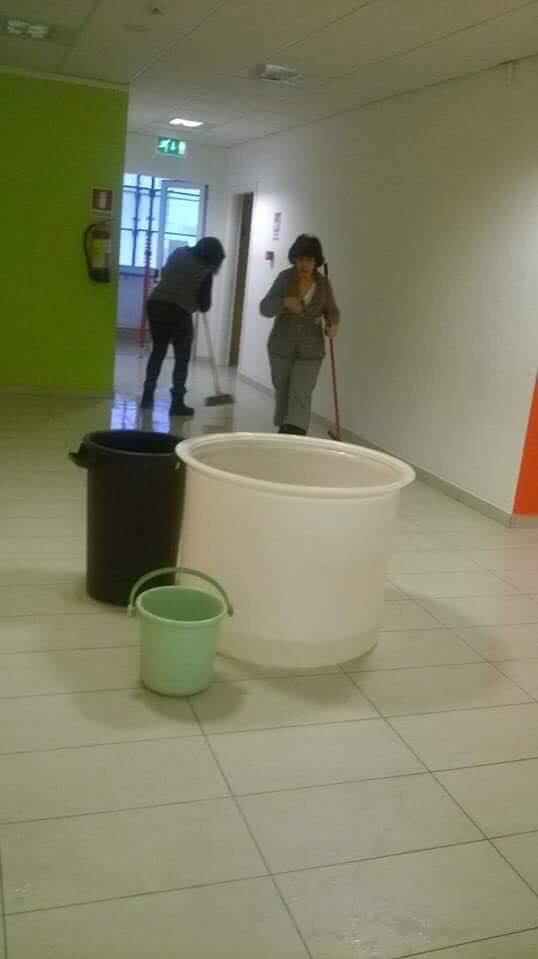 Piove in aula, nuovi disagi per gli studenti