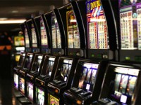 Slot machine a orario, il Comune mette un freno al gioco d’azzardo