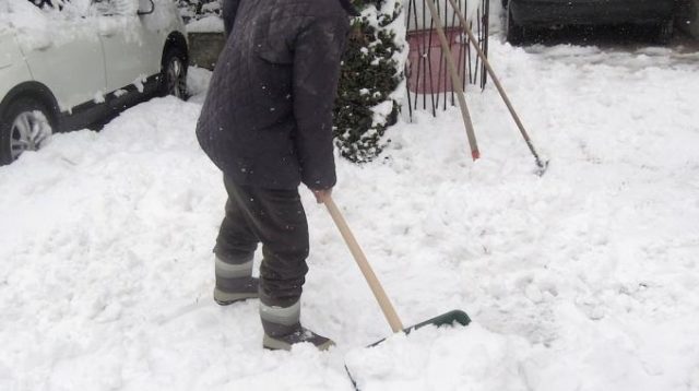 Muore dopo aver spalato la neve, lutto a Pesche