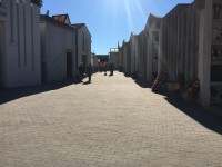 Si frattura il femore al cimitero, l’ambulanza arriva dopo 90 minuti