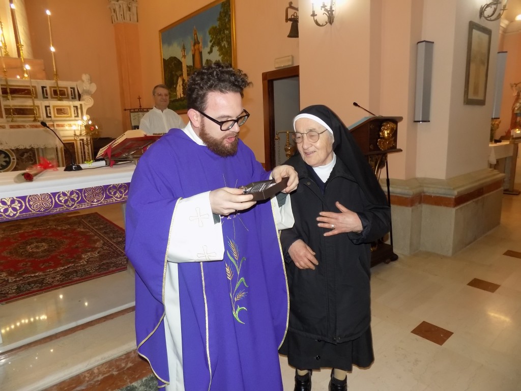 Picchiati e rapinati in casa, l’affetto di Castellone a don Michele e suor Lidia