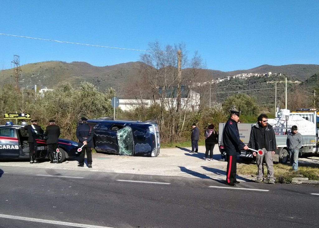 Pozzilli, tamponamento sulla statale 85: Pick Up ribaltato e traffico in tilt