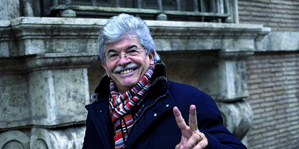 Antonio Razzi esce dal Senat, 19 dicembre 2013 a Roma. ANSA/MASSIMO PERCOSSI