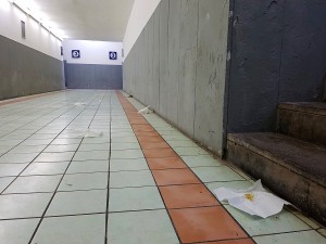 stazione venafro cacca nel sottopassaggio