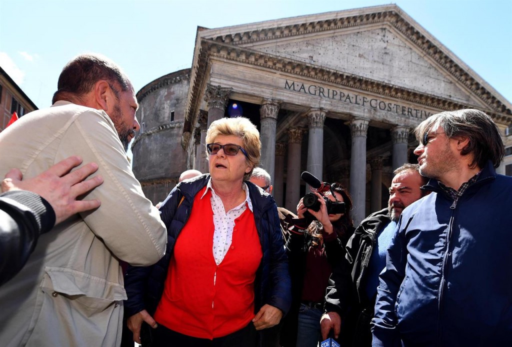 Il decreto che abolisce i voucher è legge, ora stop al referendum