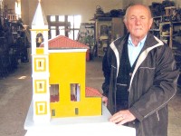 Carlo Ricciardi, l’uomo che ricostruisce chiese in miniatura