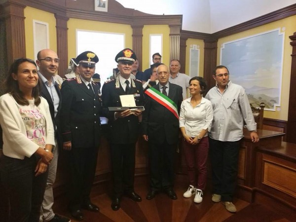 Il generale Tullio Del Sette riceve in dono le chiavi di Frosolone