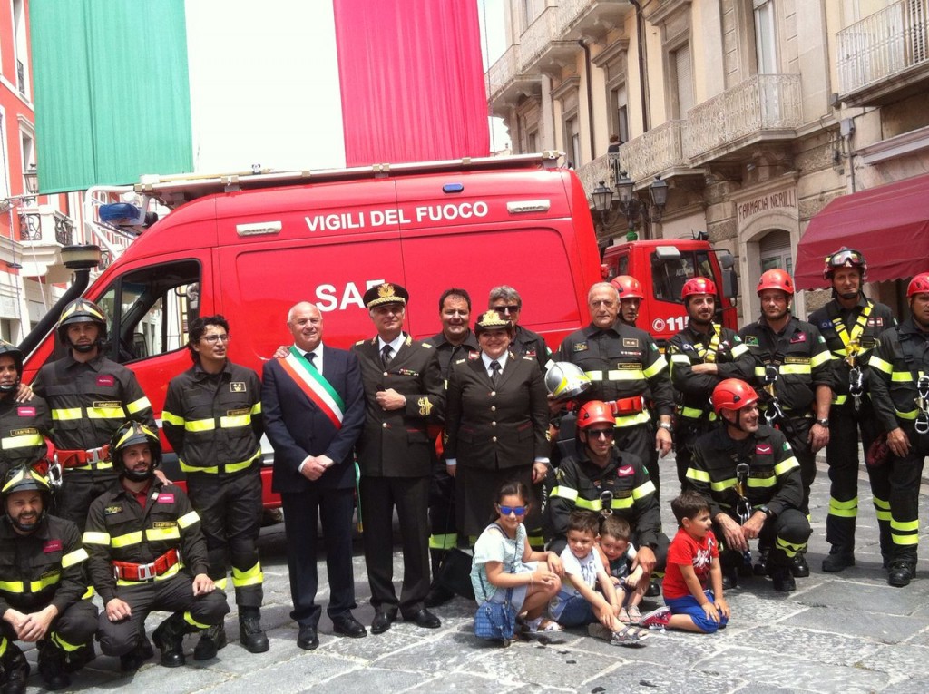 Abili e coraggiosi: i Vigili del fuoco incantano grandi e piccini con ‘Pompieropoli’