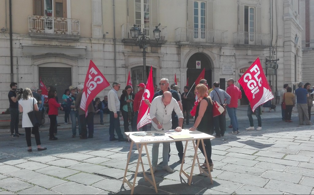 La Cgil Molise in piazza contro la reintroduzione dei voucher: «Uno schiaffo alla democrazia»