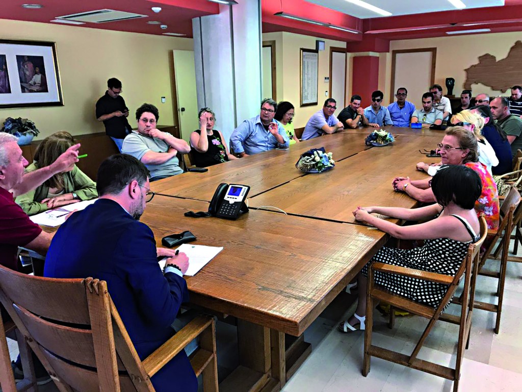 Disabilità, la protesta di familiari e caregiver. Confronto a Palazzo Vitale