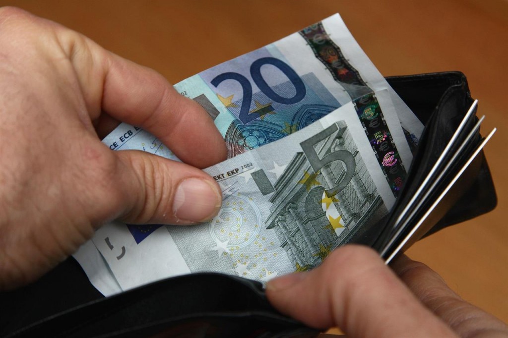 La crisi svuota i portafogli: tiene il reddito medio, crolla la ricchezza totale