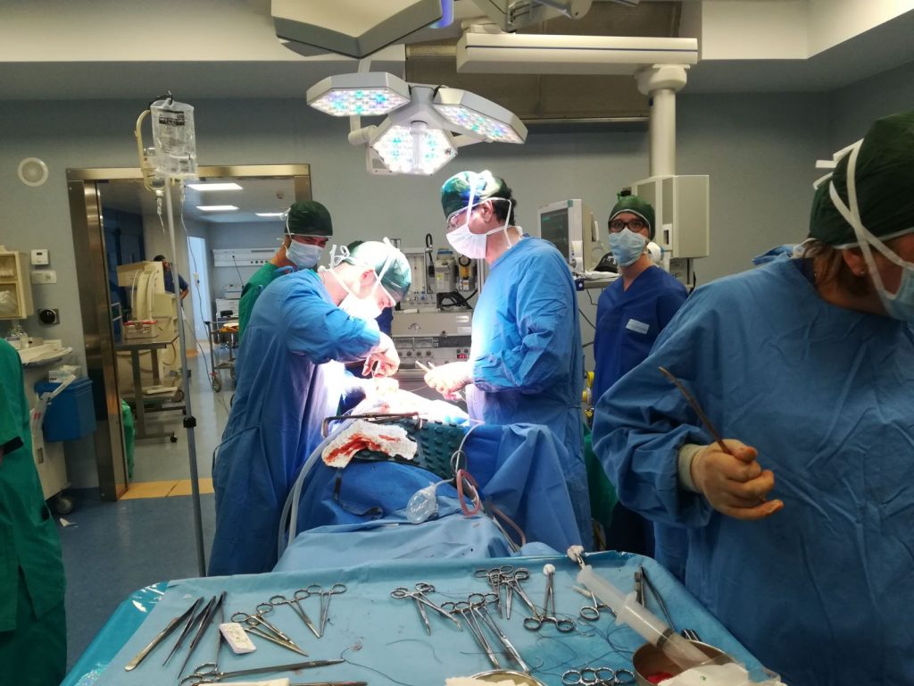 Ricostruita la gabbia toracica di un 39enne rimasto coinvolto in un incidente in moto, al Cardarelli la sanità che funziona