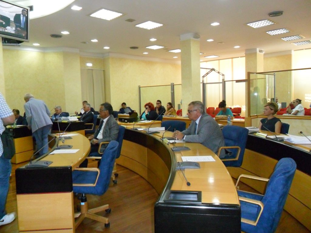 Dibattito serrato ed emendamenti respinti, il Consiglio dà l’ok al piano energetico