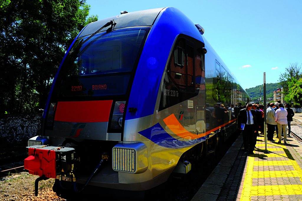 Treni, odissea continua. Nagni ammette i problemi: «Lavoriamo per risolverli»