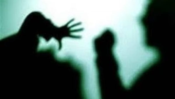 Picchia la madre e chiede soldi per la droga, lei trova il coraggio di denunciarlo