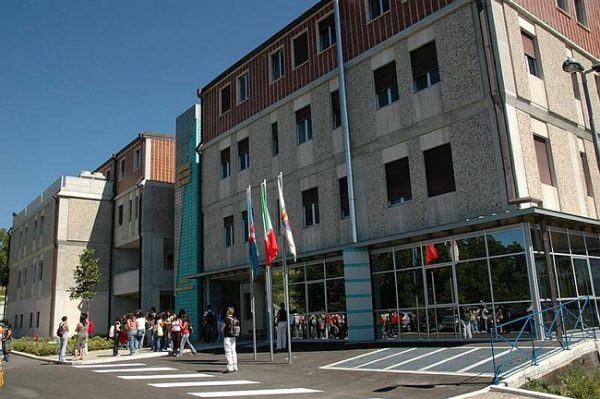 Professioni sanitarie, entro il 1° settembre l’iscrizione alle prove selettive
