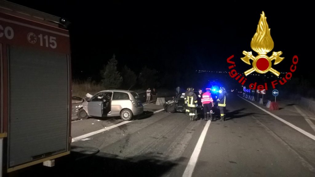 Scontro in tangenziale a Campobasso, critiche le condizioni dei due giovani