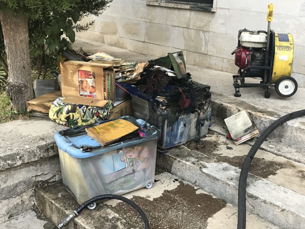 Rogo in cantina, scoppia il panico in pieno centro