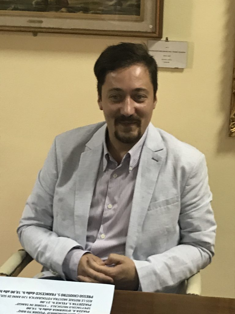 Kniahynicki infiamma la polemica sui migranti e attacca: «Casa…cosa?»