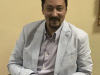 Kniahynicki infiamma la polemica sui migranti e attacca: «Casa…cosa?»