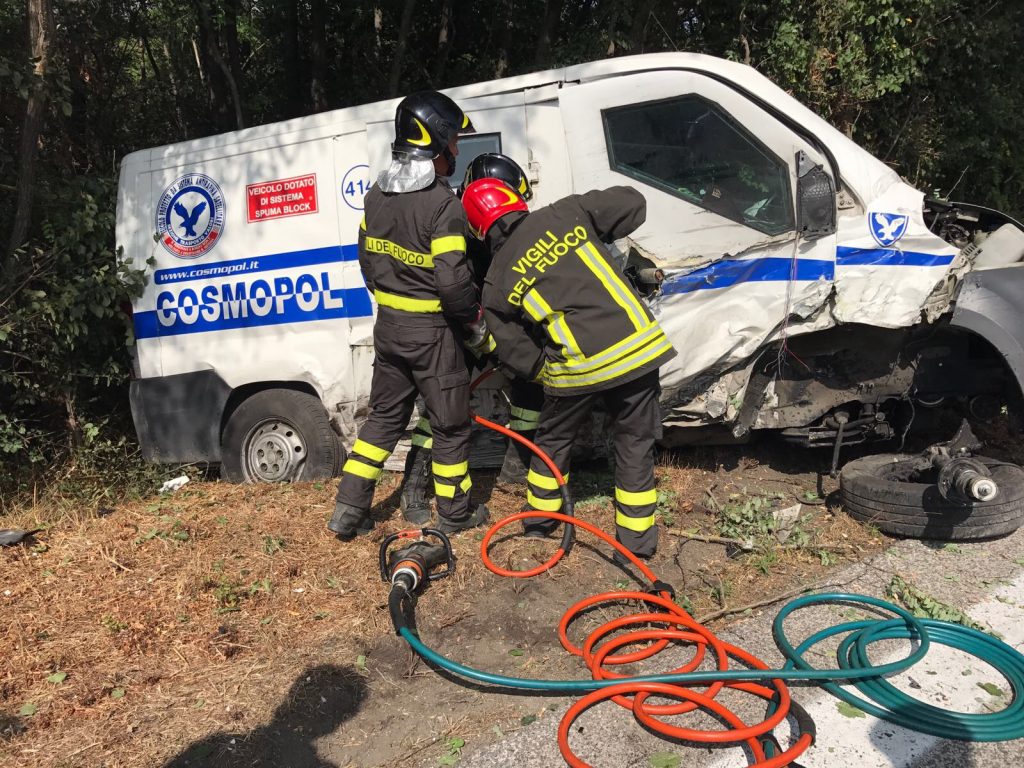 Incidente sulla statale 17, cinque feriti e traffico bloccato per diverse ore