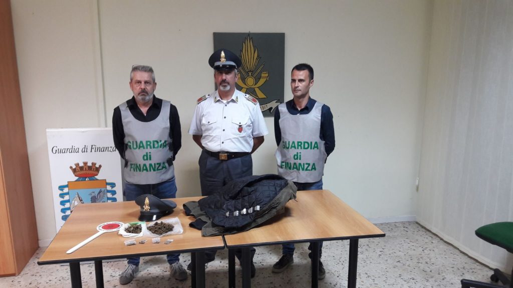 Sul bus con la droga, giovane migrante incastrato dalla Finanza di Isernia