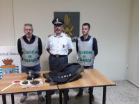 Sul bus con la droga, giovane migrante incastrato dalla Finanza di Isernia