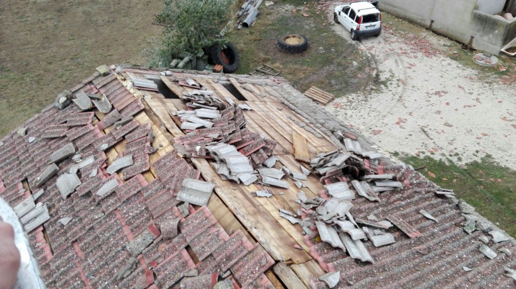 Tromba d’aria in contrada Piana d’Olmo, ingenti i danni