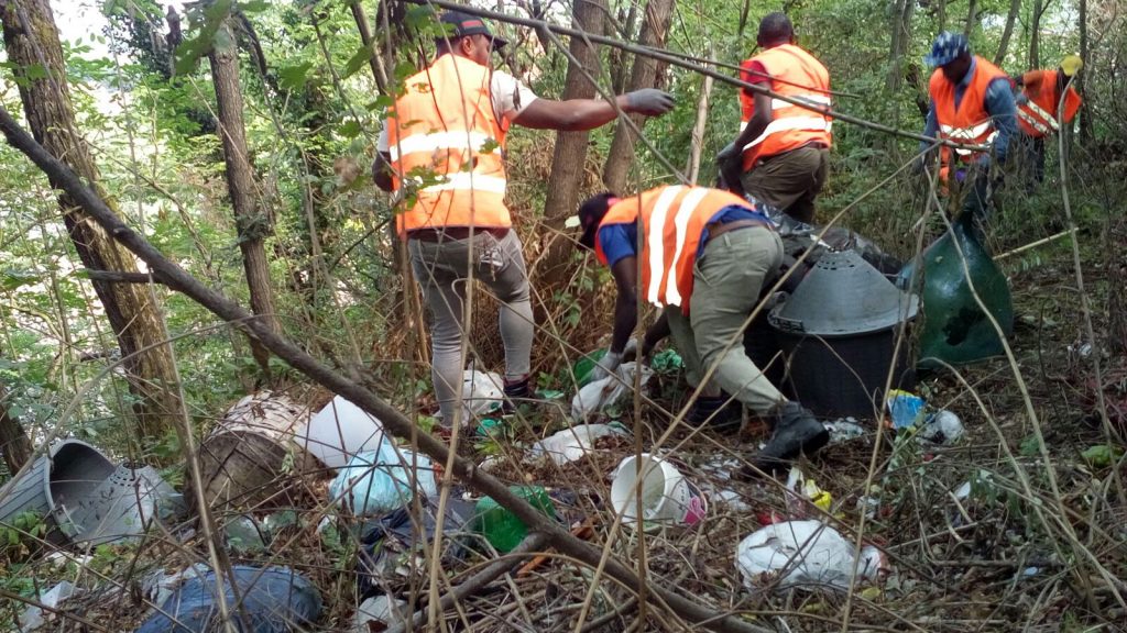 Bojano, maxi discarica di rifiuti bonificata dagli ospiti di un centro d’accoglienza