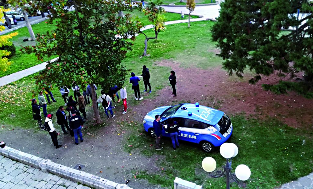 Spacciava droga nell’area giochi del centro campobassano, nigeriano in manette