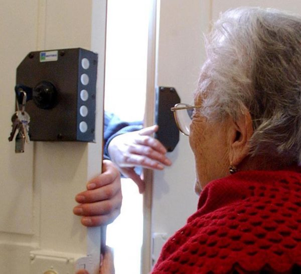 Ripalimosani, truffano un’anziana col “trucchetto” dell’incidente stradale