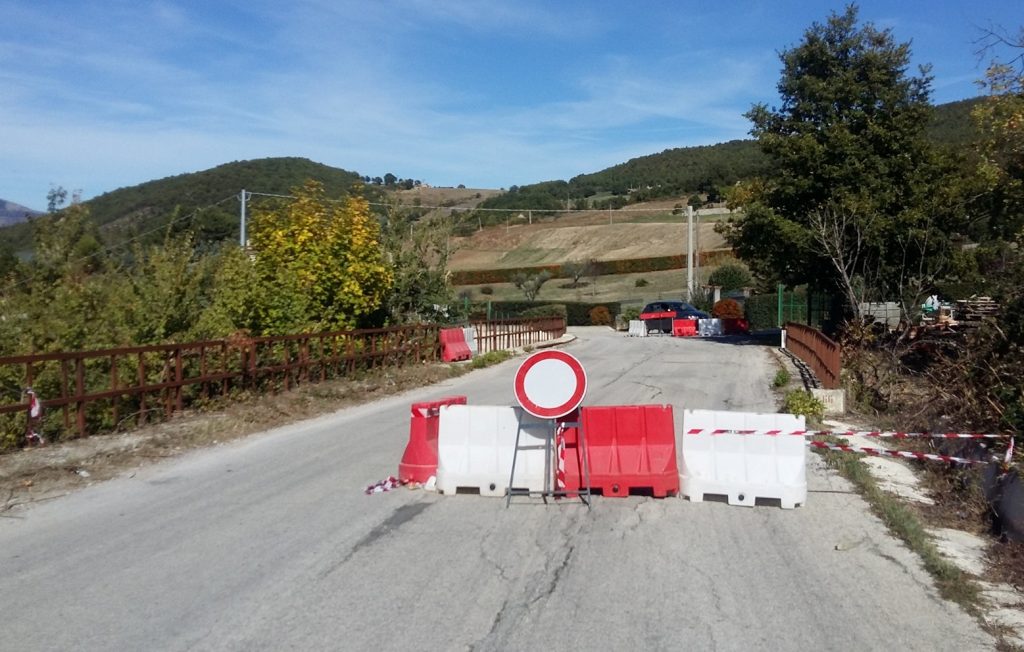 Isolati dal resto del mondo, cittadini di Salcito infuriati