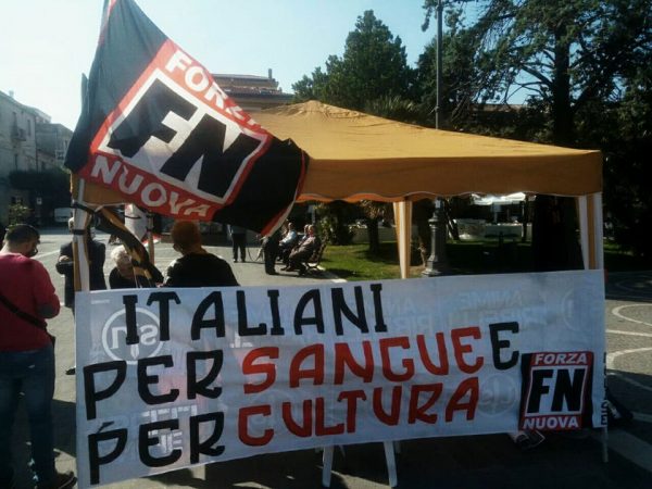 Forza Nuova in piazza a Termoli, sbucano gli “indignati”