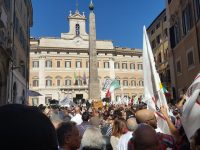 Il Rosatellum avanza fra le proteste: in piazza Manzo e Federico