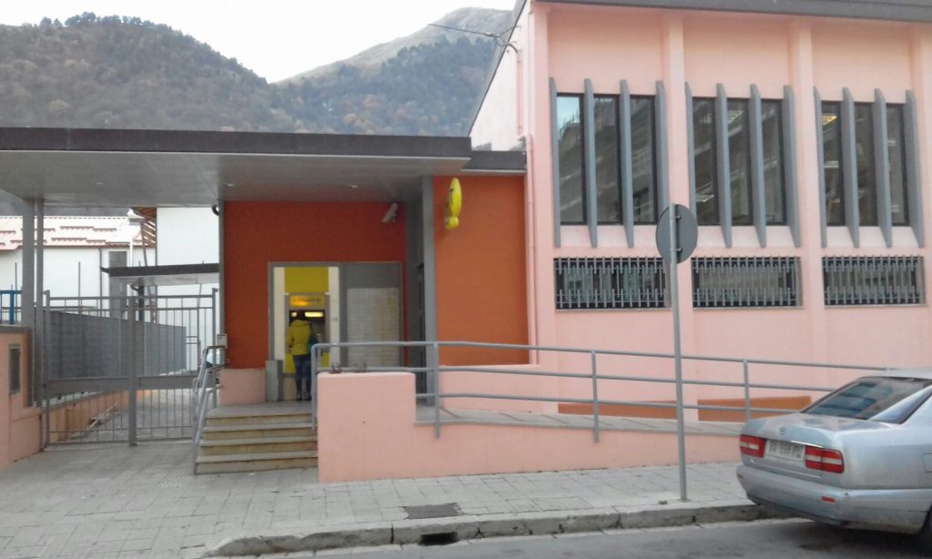 Bojano, alle Poste con 1.300 euro in monete per pagare ma l’impiegata non le accetta