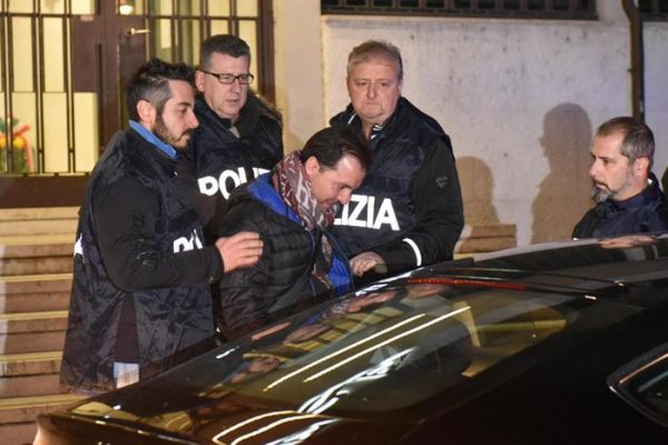 Giuseppe Salvatore Riina, scortato dalla Polizia, all'uscita dalla Questura di Padova, 28 novembre 2017. Il figlio terzogenito di TotÃ² Riina, al quale il Tribunale di sorveglianza ha revocato stamane la libertÃ  vigilata, ha lasciato Padova per raggiungere il carcere di Vasto (Chieti), dove dovrÃ  trascorrere un anno nella sezione lavoro.
ANSA/DAVIDE BOLZONI
