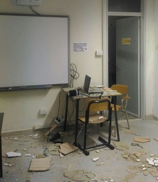 Paura al Montini di Campobasso, crolla parte del solaio: miracolati alunni e professore