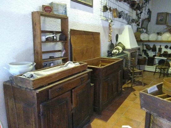 SAN PIETRO AVELLANA: RESTITUIRE LA DIRETTRICE AL MUSEO DELLE CIVILTÀ E DEL COSTUME D’EPOCA