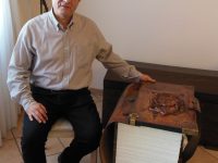 Campobasso, si allunga la torre dei libri scritti al contrario da Santelia