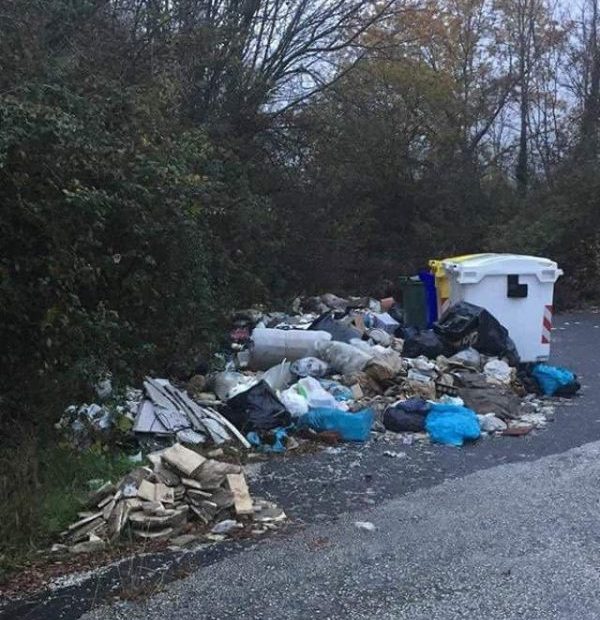 Isernia, discarica a cielo aperto a nord della città: è protesta