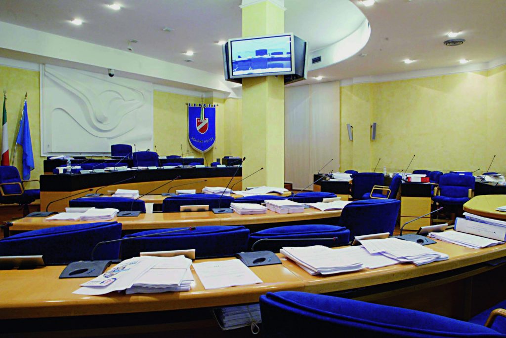 Il conto ‘infinito’. Cambia tutto ma il vitalizio resiste