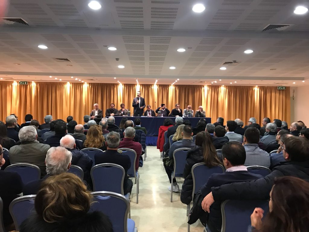 Frattura apre i giochi col pienone di sindaci «Molise diverso grazie a voi»