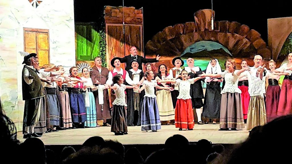‘U Battellucce in scena al Savoia di Campobasso con la commedia musicale de “I Promessi sposi”