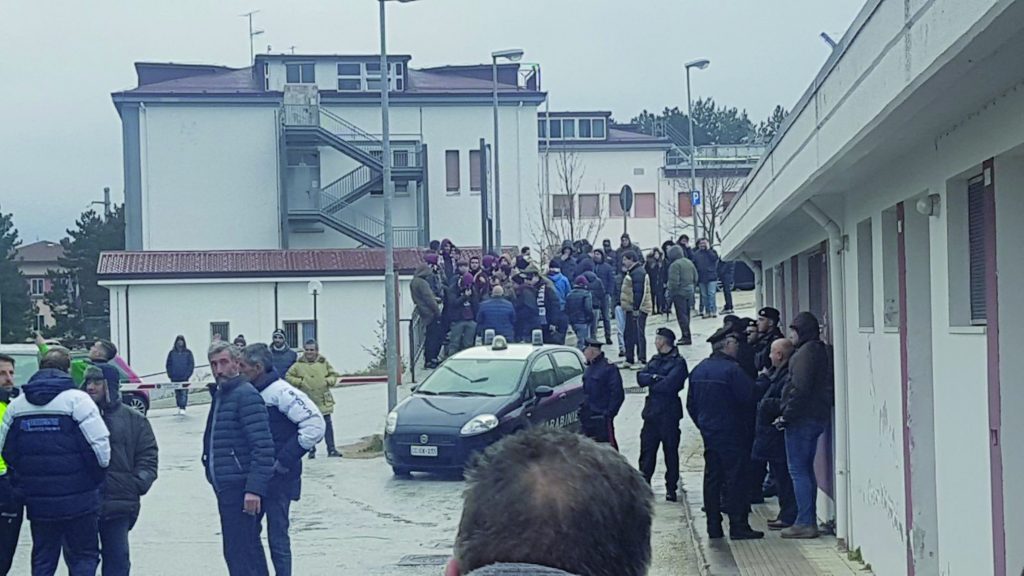 Tonfo Agnone, la gente fischia. Crisi granata