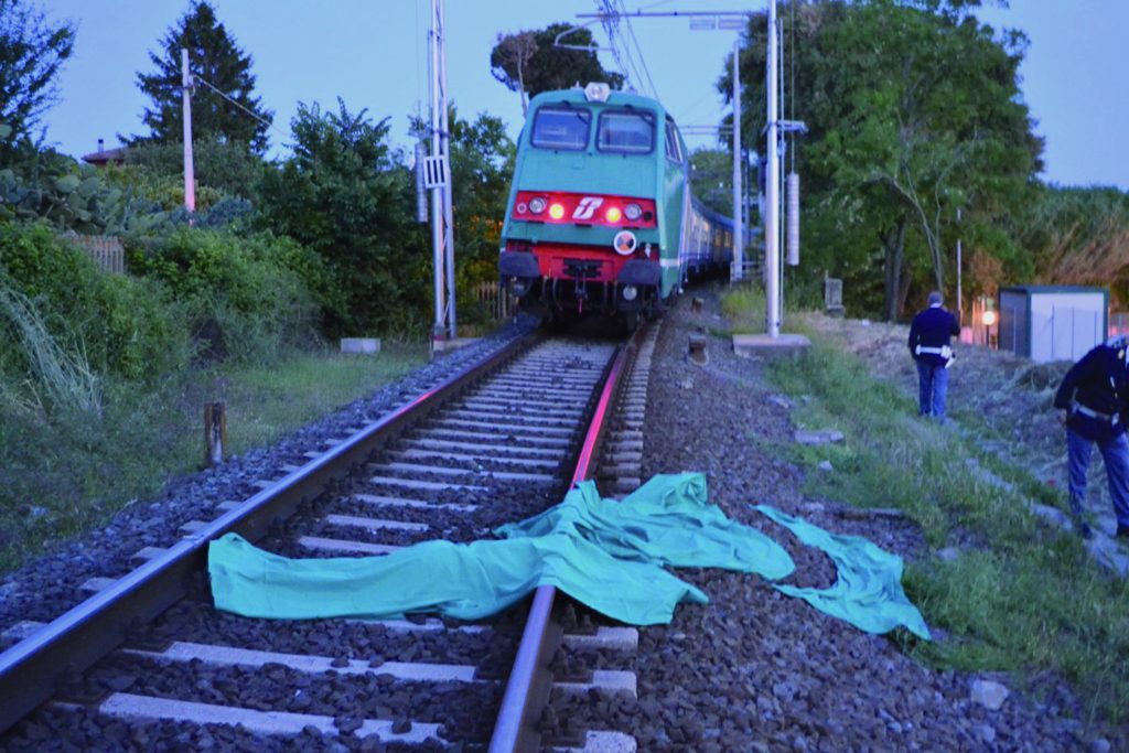 Cadavere sui binari, shock e ore di ritardo per i pendolari molisani