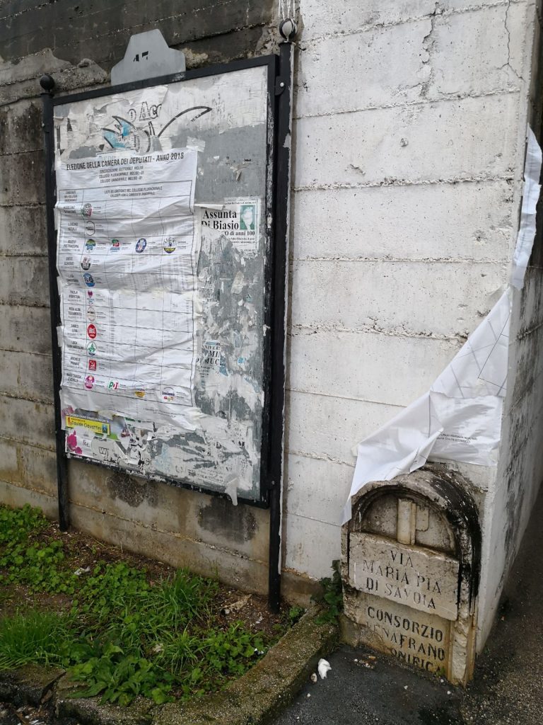 Venafro, avvisi elettorali incollati con lo scotch di carta