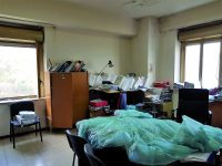 Sesto Campano, nel Comune ci piove: documenti coperti con un telo di plastica